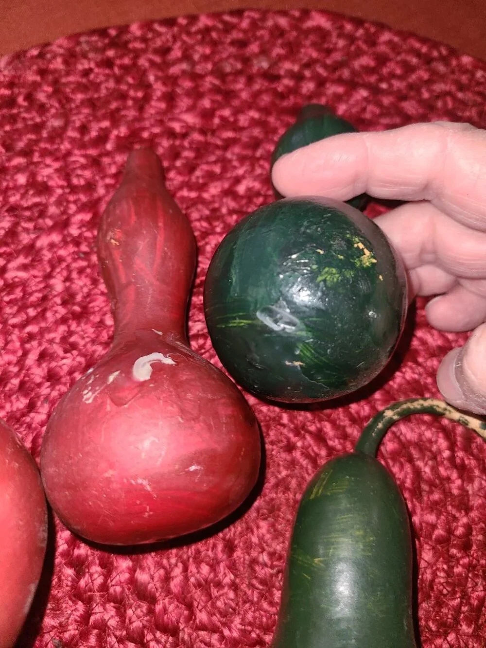 VTG Set of 4 Gourds 2 Green 2 Red Rattle Gourds 4.5